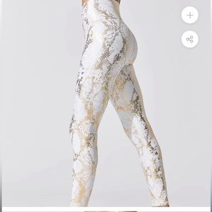 Carbon38 Metallic Snake high-rise Legging Cream Gold Sz M NWT